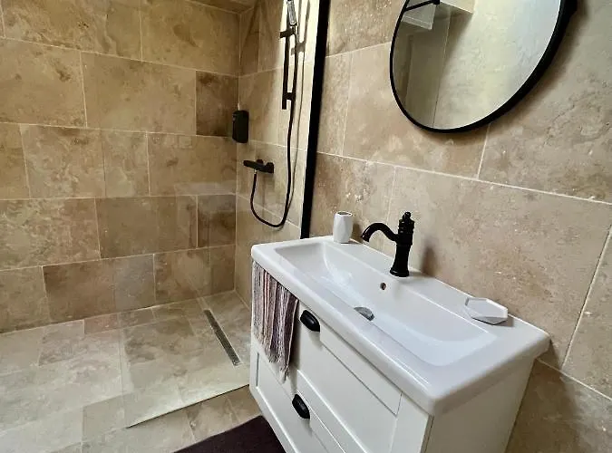 Le Donjon De Lily - Coeur De La Cite Medievale *