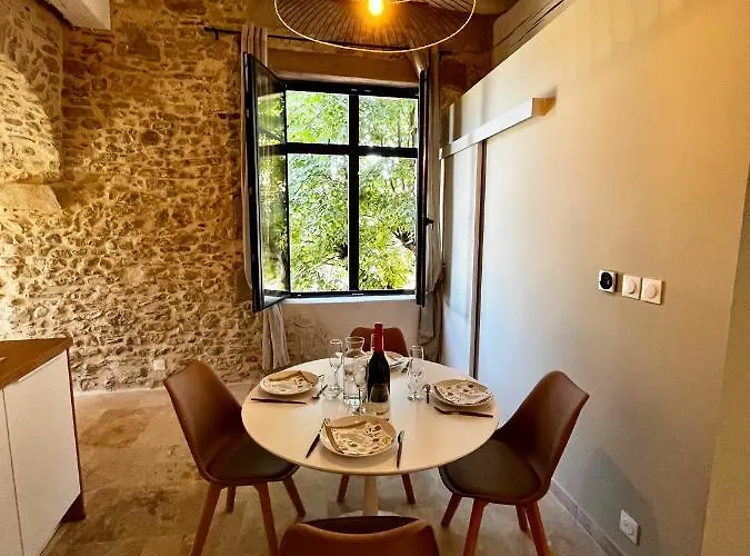 Le Donjon De Lily - Coeur De La Cite Medievale *